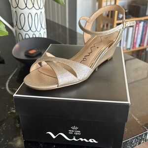 NIB Nina Women's Shimmering Gold Wedges
